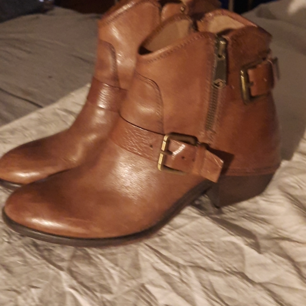Donald j Pliner size 8 brown leather boots